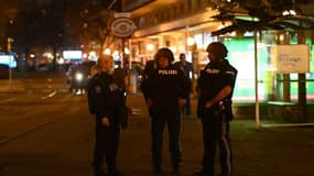 Des policiers après l'attaque de Vienne