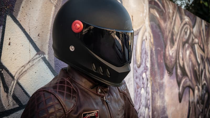 Motoblouz propose des casques en promotion et adaptés à la nouvelle norme E22-06