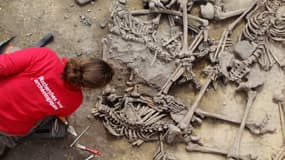 Les squelettes de six personnes vraisemblablement massacrées à la hache il y a plus de 6000 ans ont été découverts en Alsace. 