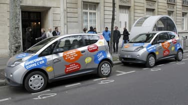 Des Autolib' garées sur leur emplacement dédié au lancement du service en 2011