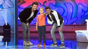 Kev Adams, Jamel Debbouze et un jeune invité du Jamel Comedy Kids sur Canal+.