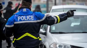 Des policiers ont découvert une arme cachée dans un bip de parking dans les Hauts-de-Seine.