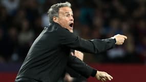 Luis Enrique crie ses consignes aux joueurs du PSG, 16 avril 2024