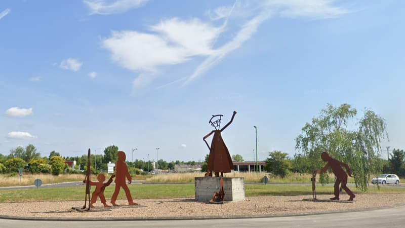 Le rond-point Abbé Pierre et les Compagnons d'Emmaüs, à Naintré, en juillet 2023.