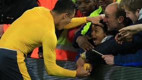 Alexis Sanchez a rendu un supporter d'Arsenal totalement fou de joie après la victoire des Gunners à Middlesbrough (1-2).
