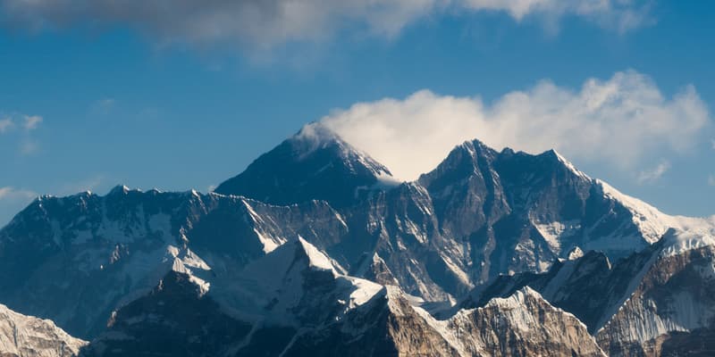 Une vue aérienne de l'Everest, le 7 février 2020.