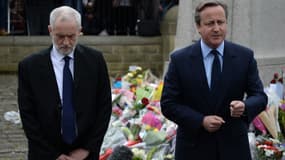 Le chef du Labour, Jeremy Corbyn, et David Cameron, rendent hommage à Jo Cox, le 17 juin. 
