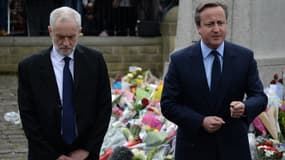 Le chef du Labour, Jeremy Corbyn, et David Cameron, rendent hommage à Jo Cox, le 17 juin. 