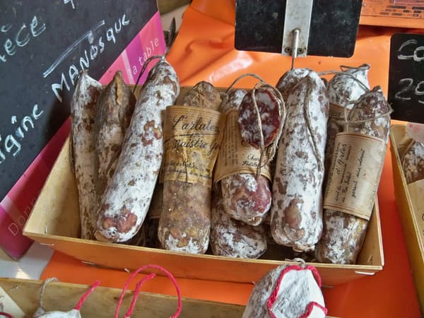 Des saucissons d'Arles