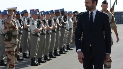 Le Premier ministre Edouard Philippe sur une des bases militaires françaises à Abou Dhabi le 10 février 2018