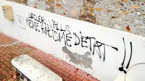 La façade de la mairie de Champlan, dans l'Essonne, dégradée dans la nuit de dimanche à lundi.