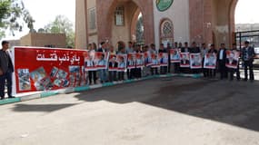 Manifestation d'étudiants à Sanaa, au Yémen, pour protester contre les attentats suicides qui ont fait 142 morts vendredi.