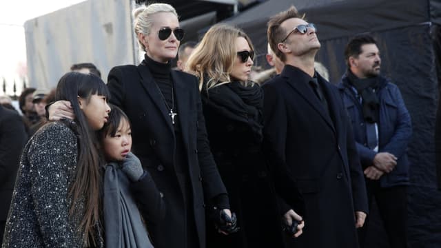 Laeticia Hallyday, Laura Smet, et David Hallyday, lors des obsèques du chanteur, le 9 décembre, à Paris