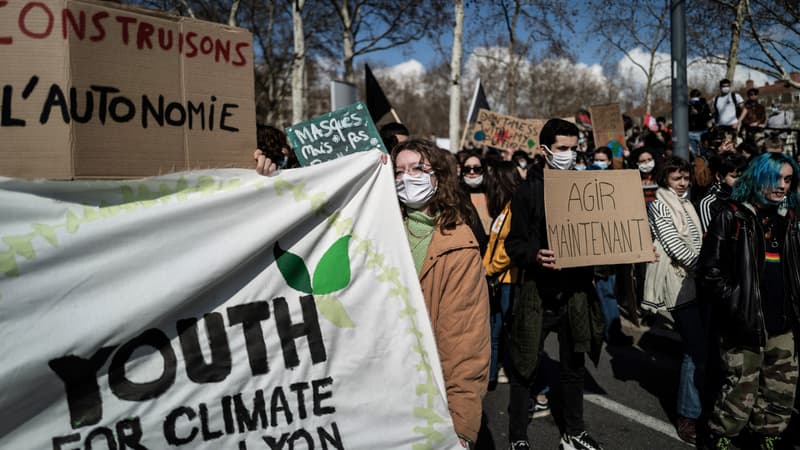 7.000 participants selon les organisateurs, 4.500 selon la police ont manifesté à Lyon ce dimanche pour la marche pour le climat.