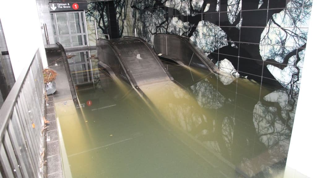 La station de South Ferry, à Manhattan, sous les eaux lundi La station de South Ferry, à Manhattan, sous les eaux lundi