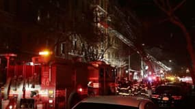 À New York, un violent incendie éclate dans un immeuble du Bronx