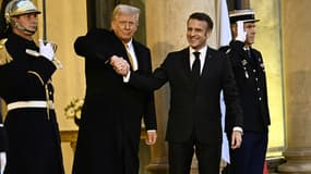 Le président américain Donald Trump sur le perron de l'Elysée avec Emmanuel Macron le 7 décembre 2024. 