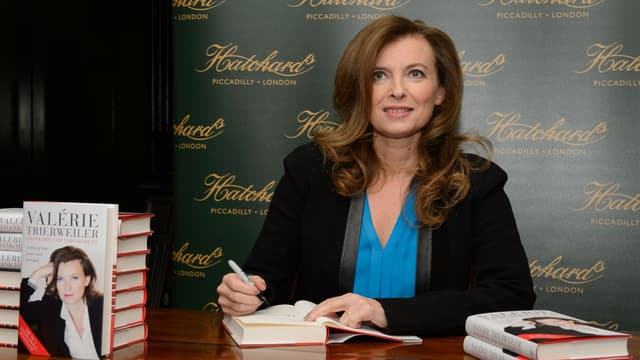 Valérie Trierweiler, lors d'une séance de dédicaces de son livre "Merci pour ce moment".