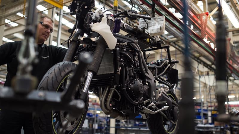 Il y aura environ 50 licenciements dans l'usine britannique de Triumph et 20 création d'emplois d'ingénieurs concepteurs.