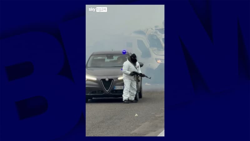 Commando cagoulé, explosifs... Un fourgon blindé attaqué au milieu des automobilistes en Italie