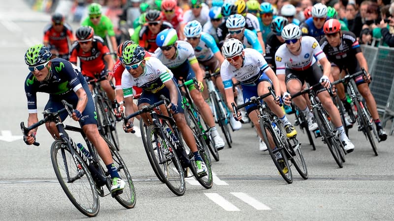 Nouvelle chute dans le vélo à cause d'une moto sur le Tour de Belgique.
