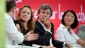 Les ministres du numérique successives Axelle Lemaire et Fleur Pellerin (entourant ici le sénateur David Assouline) ont évoqué moult taxes Google, mais sans les mettre en place