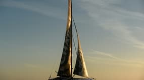 Le monocoque de Jérémie Beyou, repart des Sables-d'Olonne, le 17 novembre 2020, après avoir fait demi-tour pour réparer lors du Vendée Globe