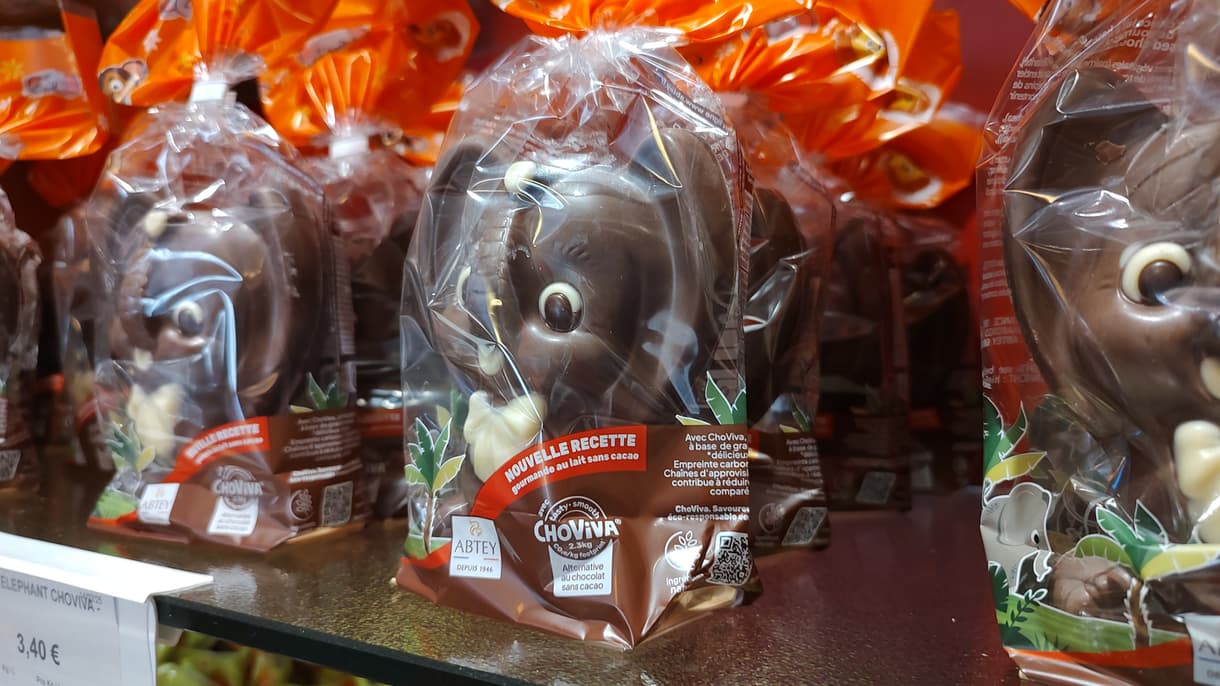 Des moulages en "Choviva" dans la boutique attenante à l'usine Abtey, à Heimsbrunn, dans le sud de l'Alsace.