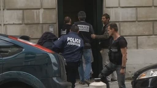 Des suspects entrant au Palais de justice de Pau
