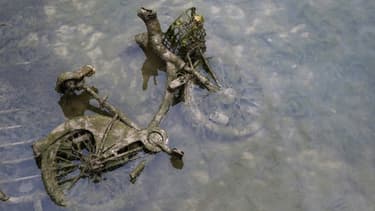 Près de 100 Vélib ont été retrouvés gisant dans la vase du Canal Saint-Martin