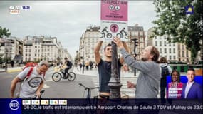 Paris: des panneaux de signalisation mis en place pour les nouvelles pistes cyclables