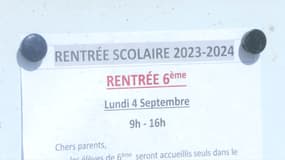 Une affiche prévenant des dates et horaires de la rentrée scolaire 2023-2024