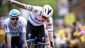 Tim Merlier célèbre son succès lors de la 3e étape du Tour de France, le 7 juillet 2025.
