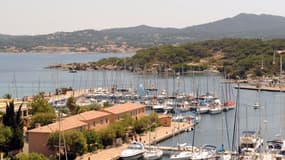 L'île d'Embiez a été achetée dans les années par Paul Ricard, tout comme celle de Bendor, pour les ouvrir au public.  