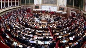 Les députés examinent le projet de budget rectificatif. 