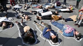 Un die-in organisé par le collectif féministe #NousToutes en 2018 à Paris