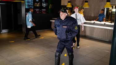 Le défilé Vetements au Mcdo des Champs-Elysées