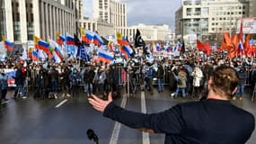 Le 10 mars, des milliers de personnes se réunissaient à Moscou pour protester contre cette loi. 