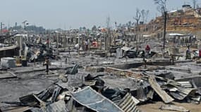 Un camp de réfugiés rohingyas ravagé par un incendie à Ukhia, le 23 mars 2021 au Bangladesh