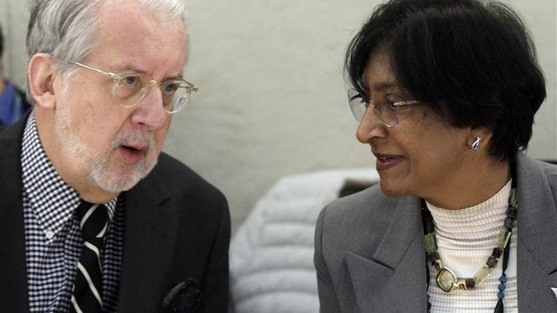 Navi Pillay, Haut commissaire des Nations unies aux droits de l'homme (à droite), lors d'une session sur la Syrie, le 2 décembre. Selon l'Onu, la répression du mouvement de contestation du régime de Bachar al Assad a fait au moins 5.000 morts. /Photo pris