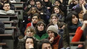 Le coût de la vie étudiante serait en hausse de 4,1% en cette rentrée 2011, soit presque le double de l'inflation, selon le syndicat Unef, proche de la gauche. /Photo d'archives/REUTERS/Vincent Kessler