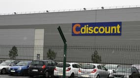 Cdiscount, qui compte près de 8,8 millions de clients actifs, a réalisé un chiffre d'affaires de 2,1 milliards d'euros en 2017.