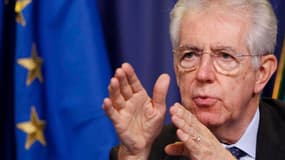 Le président du Conseil italien, Mario Monti, a démissionné vendredi après le vote du budget par le Parlement, comme il l'avait promis, après 13 mois passés à la tête du gouvernement, ouvrant la voie à des élections générales en février. /Photo d'archives