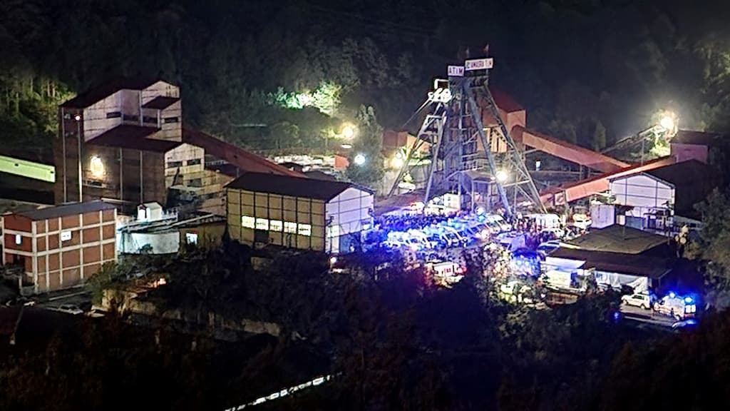 Les secours en cours d'intervention à Amasra, en Turquie, après une explosion dans une mine de charbon, le 14 octobre 2022.