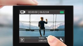 Et pourquoi ne pas opter pour cette caméra embarquée à moins de 100€ ?