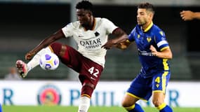 Amadou Diawara devant Miguel Veloso, à Vérone le 19 septembre 2020