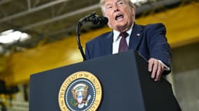 Le président américain Donald Trump s'exprime lors d'une visite à l'usine de fabrication de Mack Trucks à Macungie, en Pennsylvanie, le 23 juin 2026.