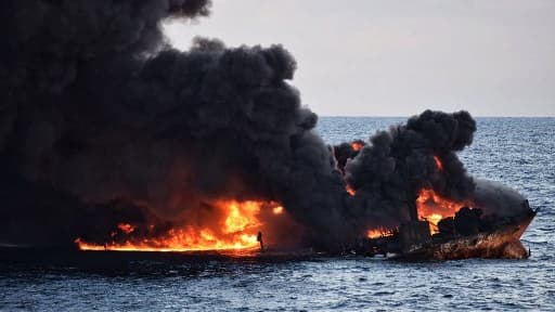Le pétrolier iranien en feu, le 14 janvier 2018