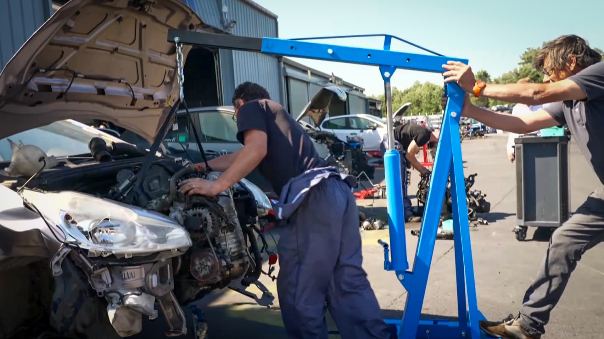 TOP MECANIC : 5 JOURS POUR RESTAURER UNE ÉPAVE