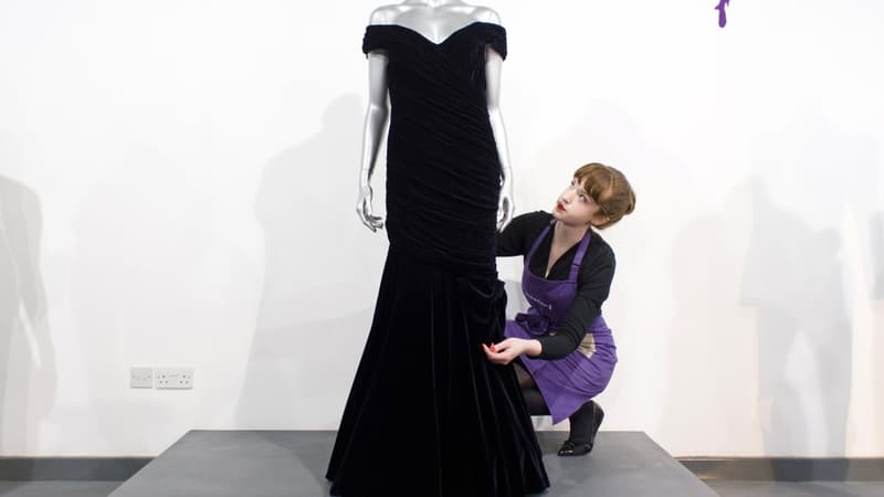 La robe portée par Lady Diana, prise en photo à l'occasion d'une précédente vente en 2013 